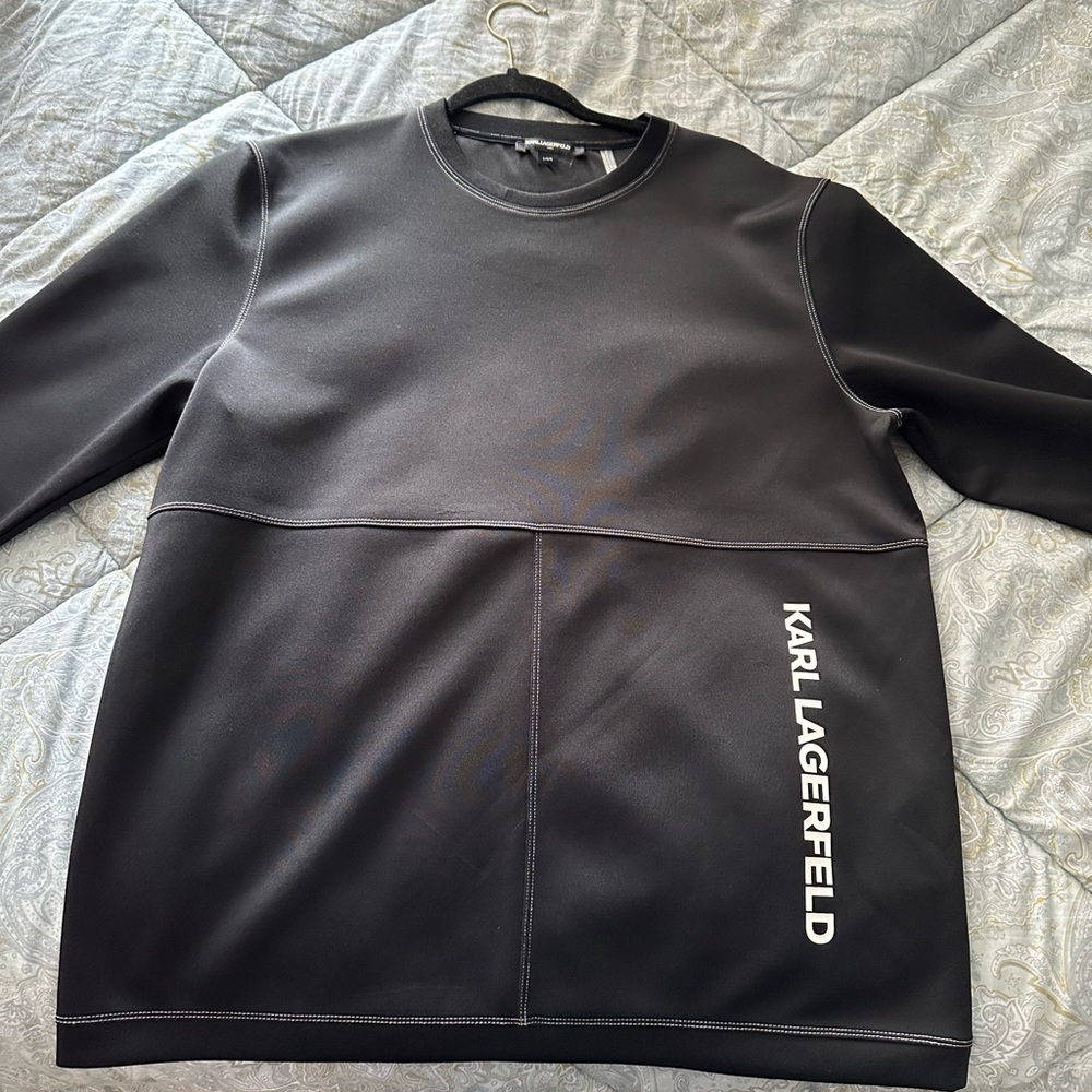 T-shirt Karl Lagerfeld black for .original like new .will be ship UPS.
